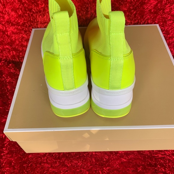 New: And Super Comfortable Michael Kors shoes for all occasions🌻 - Picture 6 of 8